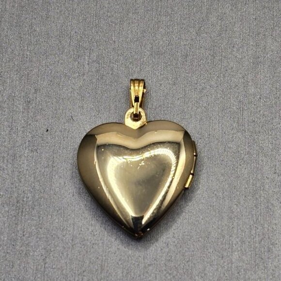 VTG Gold Tone Double Heart Locket Pendant Etched Design 1" Keepsake - Picture 3 of 5